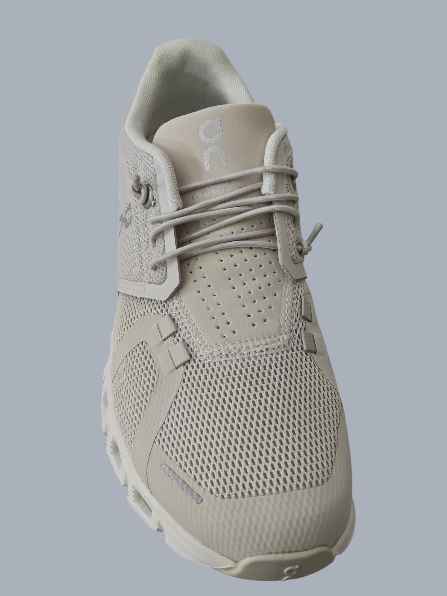 On Running Cloud 5 neuves – blanc/beige – taille 37 – avec boîte