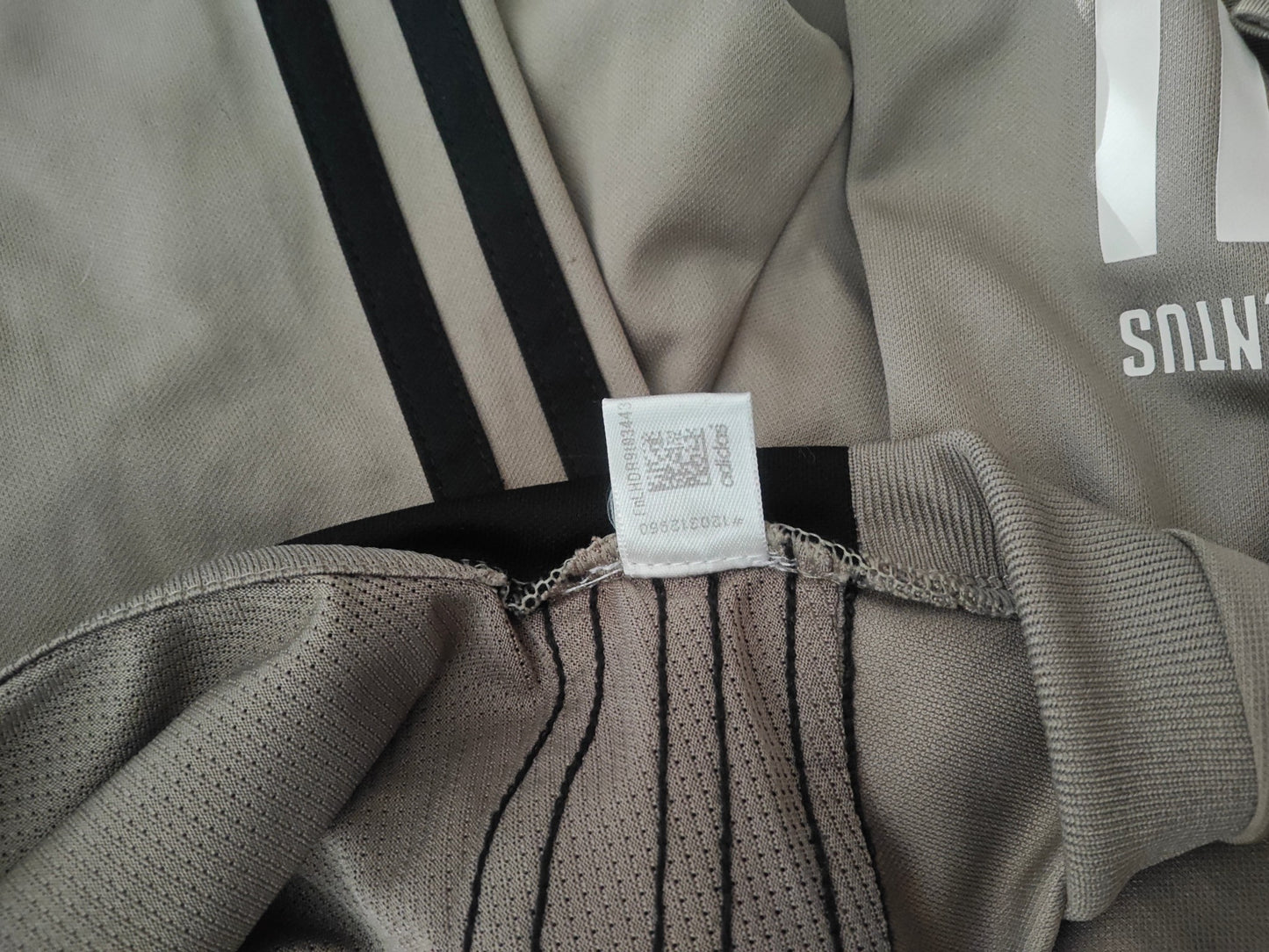 Maillot Juventus Adidas beige – Climacool – taille S – training SECONDE MAIN