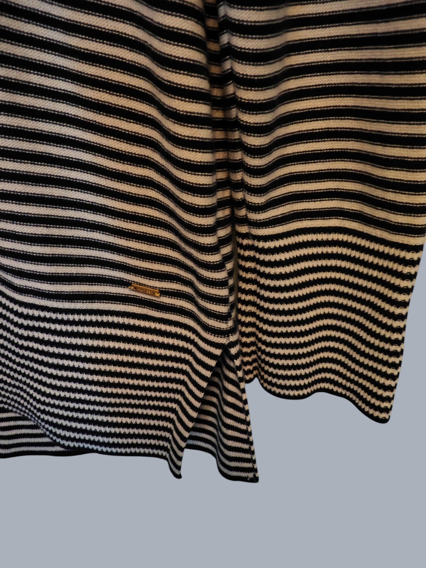 Pull Tommy Hilfiger marinière noir/blanc – col V – taille M SECONDE MAIN