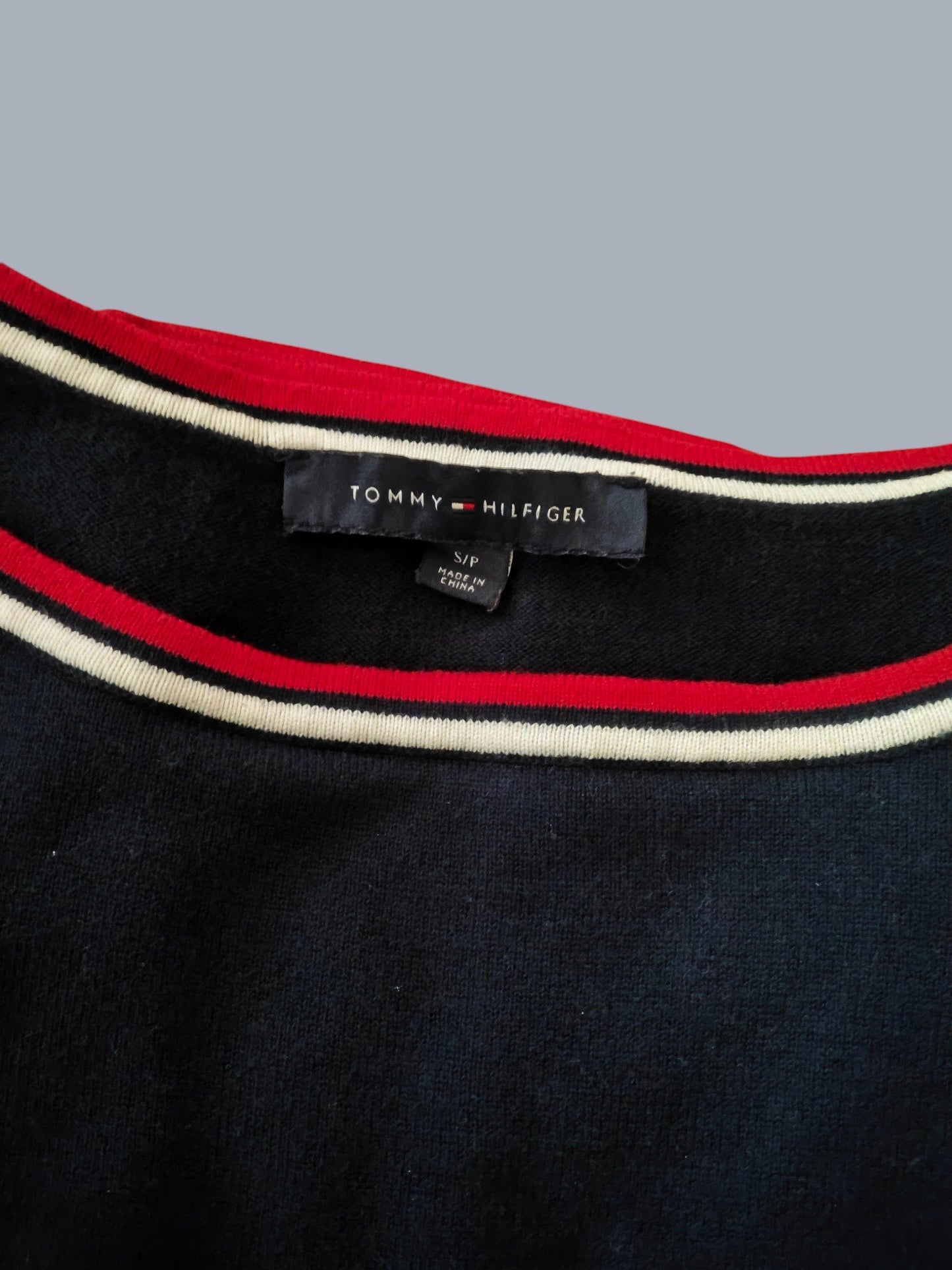Tommy Hilfiger pull noir manches longues liserés rouge blanc S SECONDE MAIN