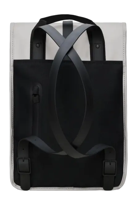 Sac à dos Rains BackPack Mini Cément de Rains, avec des bretelles noires croisées, fermeture éclair.