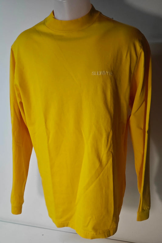 T-shirt jaune à manches longues, de Supreme, avec un col montant et le logo brodé.