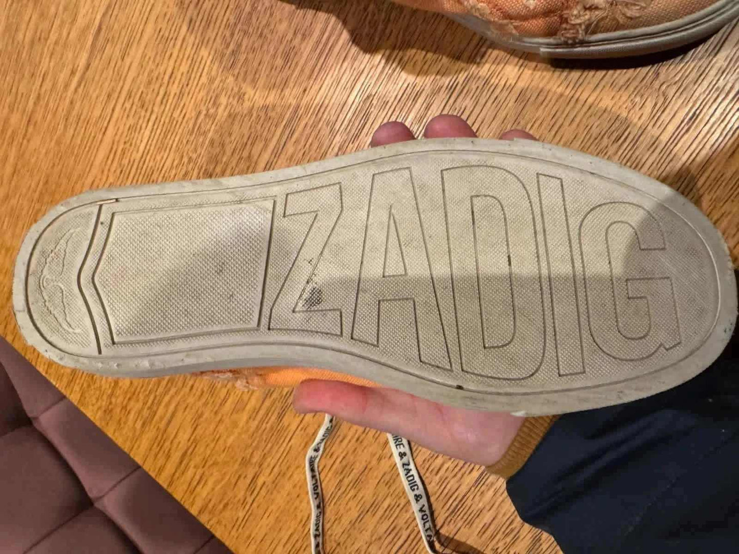 Baskets montantes taille 37 de Zadig & Voltaire, montrant la semelle avec le nom de la marque.